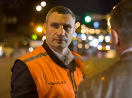 Мэр Кличко сегодня ночью проинспектировал ремонт дороги на улице Васильковской( фото, видео)