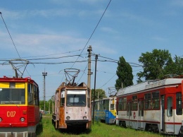 В Луганске "исчезают" трамвайные рельсы (фото)