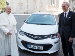Папа римский пересел на электромобиль