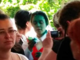 Наталье Королевской в Одессе плеснули зеленкой в лицо