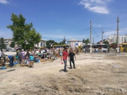 В Симферополе "стихийщики" продолжают торговать на руинах у Центрального рынка (ФОТОФАКТ)