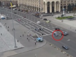 На Майдане пешеходы-камикадзе попали под машину