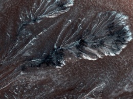 Ученые обнаружили на Марсе снег