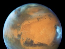 Спутник разглядел на Марсе огромную дыру