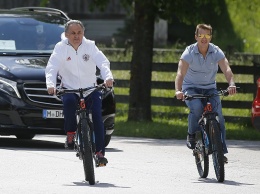 В Австрии Мутко приехал на тренировку российской сборной на велосипеде