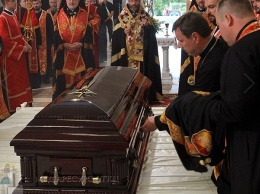 Тело Любомира Гузара привезли в Киев, храм для прощания открыт круглосуточно