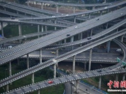 ФОТОФАКТ. В Китае построили пятиуровневую мегадорогу