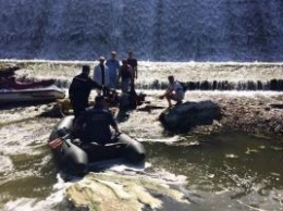 В Житомире мужчина на водном мотоцикле взлетел на плотине и оказался в воде без сознания