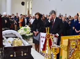 Президент Порошенко попрощался с Любомиром Гузаром