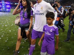 По-семейному. Футболисты Реала отпраздновали победу с детьми