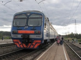 В Запорожской области под колесами поезда оказалась 15-летняя девочка