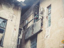 В Тернопольской области обрушился балкон жилого дома вместе с людьми