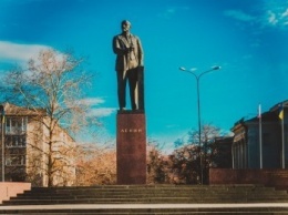Бутусов о переносе памятника Ленину в Симферополе: "Нельзя просто загромождать городское пространство ненужными предметами"