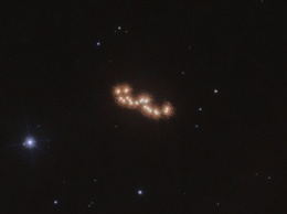 «Хаббл» заснял пару «вальсирующих» карликовых звезд