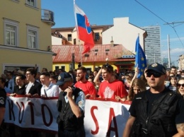 В Словакии протесты против коррупции, требуют отставки главы МВД