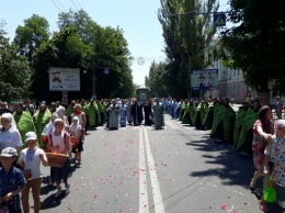 Участников крестного хода на площади Свободы поджидали митингующие