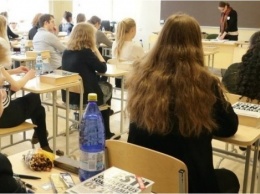 В Латвии намерены запретить русскоязычным школьникам сдавать экзамены на родном языке
