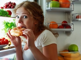 Раскрыты главные опасности, связанные с поздним приемом пищи