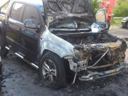 В Луцке неизвестные сожгли автомобиль нардепа Лапина