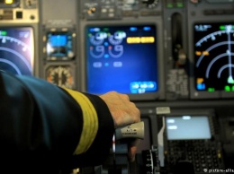 "Коммерсант": Сотни российских пилотов уезжают на работу в Азию