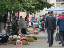 Харьковчан просят не покупать продукты на стихийных рынках