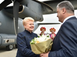 Идут переговоры: в Харькове началась встреча Порошенко и Грибаускайте