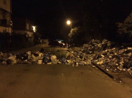 Во Львове ночью построили мусорные баррикады