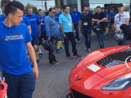 Ferrari, Lamborghini, Bugatti: к сборной Украины заехали суперкары
