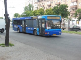 До одного из спальных районов Запорожья запустили большой автобус