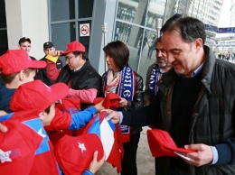 Фнаты сборной Чили получили сувениры в России