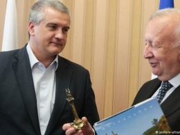 Украина запретила въезд в страну экс-депутату бундестага за посещение Крыма