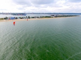 Спортсмены-экстремалы переплывут пролив в честь строительства Керченского моста