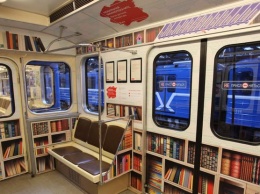 В Нью-Йорке поезд метро превратили в онлайн-библиотеку