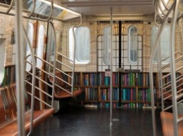 В поезде нью-йоркского метро открылась бесплатная онлайн-библиотека
