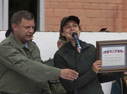 Захарченко вручил Чичериной грамоту «за поднятие боевого духа»