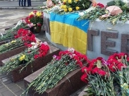 К памятнику Героям АТО в Терновском районе добавили три меморильные плиты