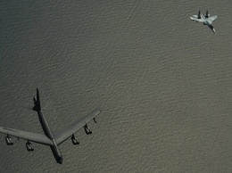 Над Балтикой российский Су-27 перехватил двух бомбардировщиков НАТО