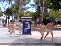 Группа британцев, пробежавших голыми по испанскому курорту в Магалуфе, оштрафована