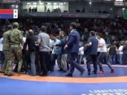 В России болельщики устроили массовую драку на чемпионате страны по борьбе