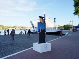 В центре Севастополя установили пиксельные скульптуры знаменитых офицеров (ФОТО)