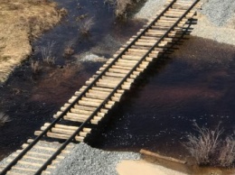 Паводок повредил пять мостов на железной дороге в Канаде (фото)