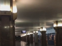 Активисты сняли на видео "свежие" трещины на станции метро "Героев Днепра"
