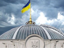 Не до украинцев: нардепа застукали на «элитных» прогулах. ФОТО