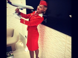 Анонимная стюардесса рассказала о заоблачной зарплате, суевериях и подготовке в Аэрофлоте