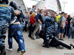 Московский суд наказал школьника, распылившего газ на митинге 12 июня