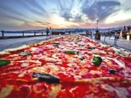 Крупнейшему фестивалю пиццы угрожает супервулкан