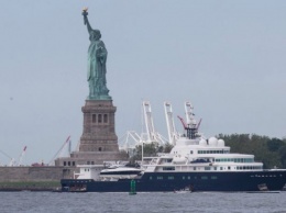 Российский миллиардер «оккупировал» статую Свободы своей яхтой