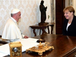 Меркель провела "воодушевляющую" беседу с папой римским