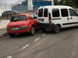 В Одессе машина сыграла злую шутку с водителем на спуске к морю (ФОТО)