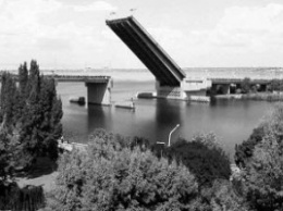 Дорожное покрытие Ингульского моста устроено согласно проекту, - Служба автодорог
